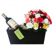 Vinho e Bouquet de Rosas