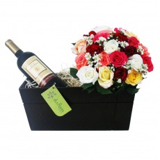 Vinho e Bouquet de Rosas